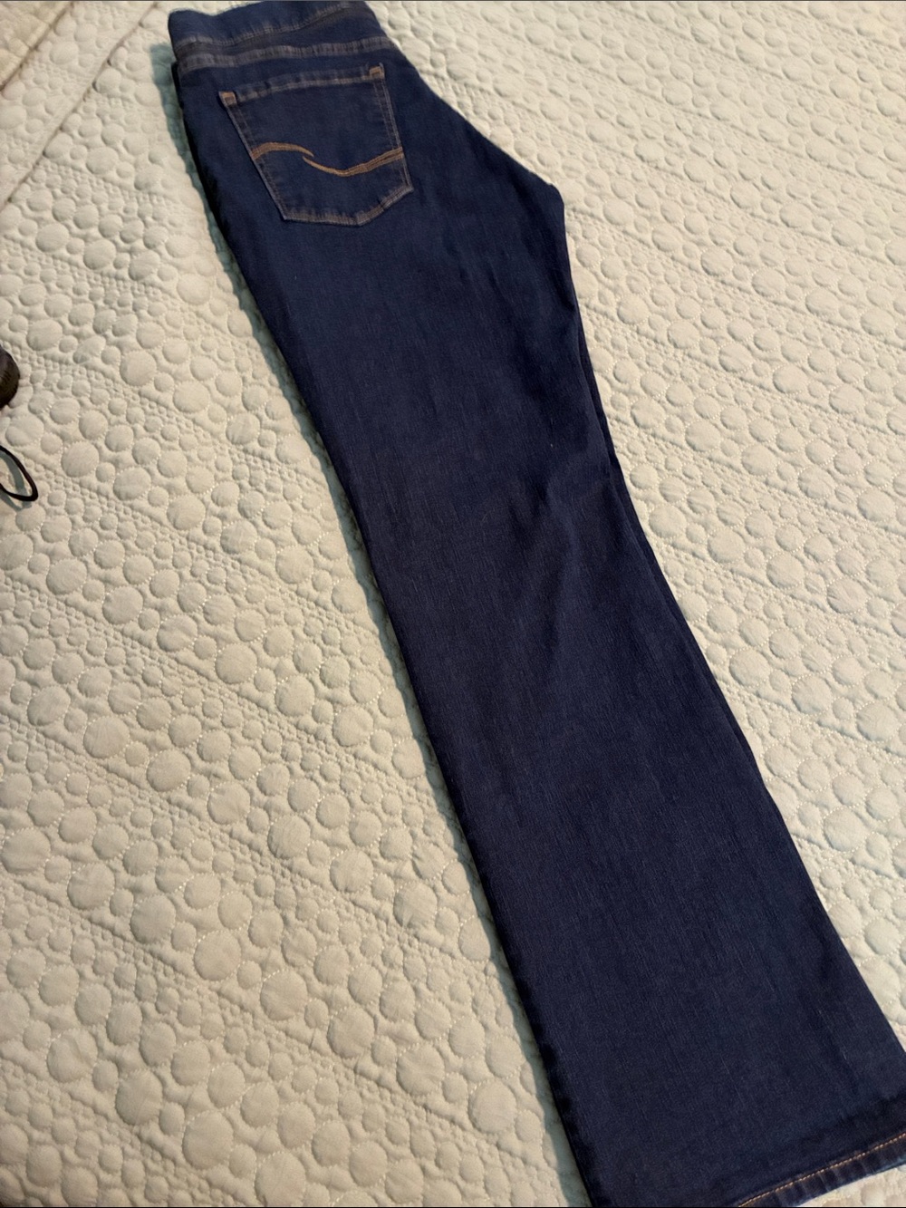Signature by Levi Strauss Women's Dark Indigo pull-on Boot Cut Jeans - Picture 3 of 6